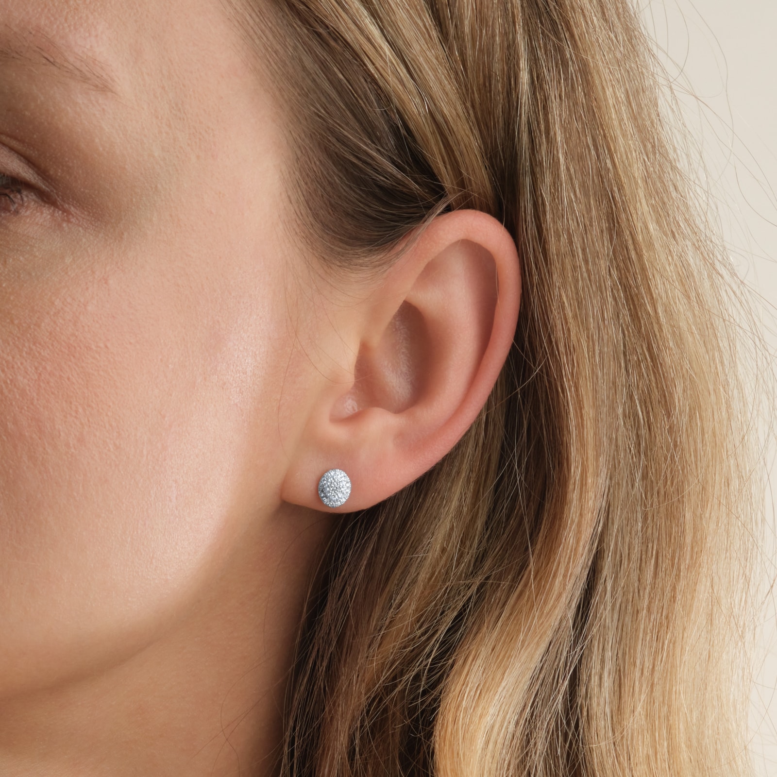 Goldsmiths 9ct White Gold 0.25cttw Oval Shape Diamond Cluster Stud Earrings Goldsmiths 9ct White Gold 0.25cttw Oval Shape Diamond Cluster Stud Earrings