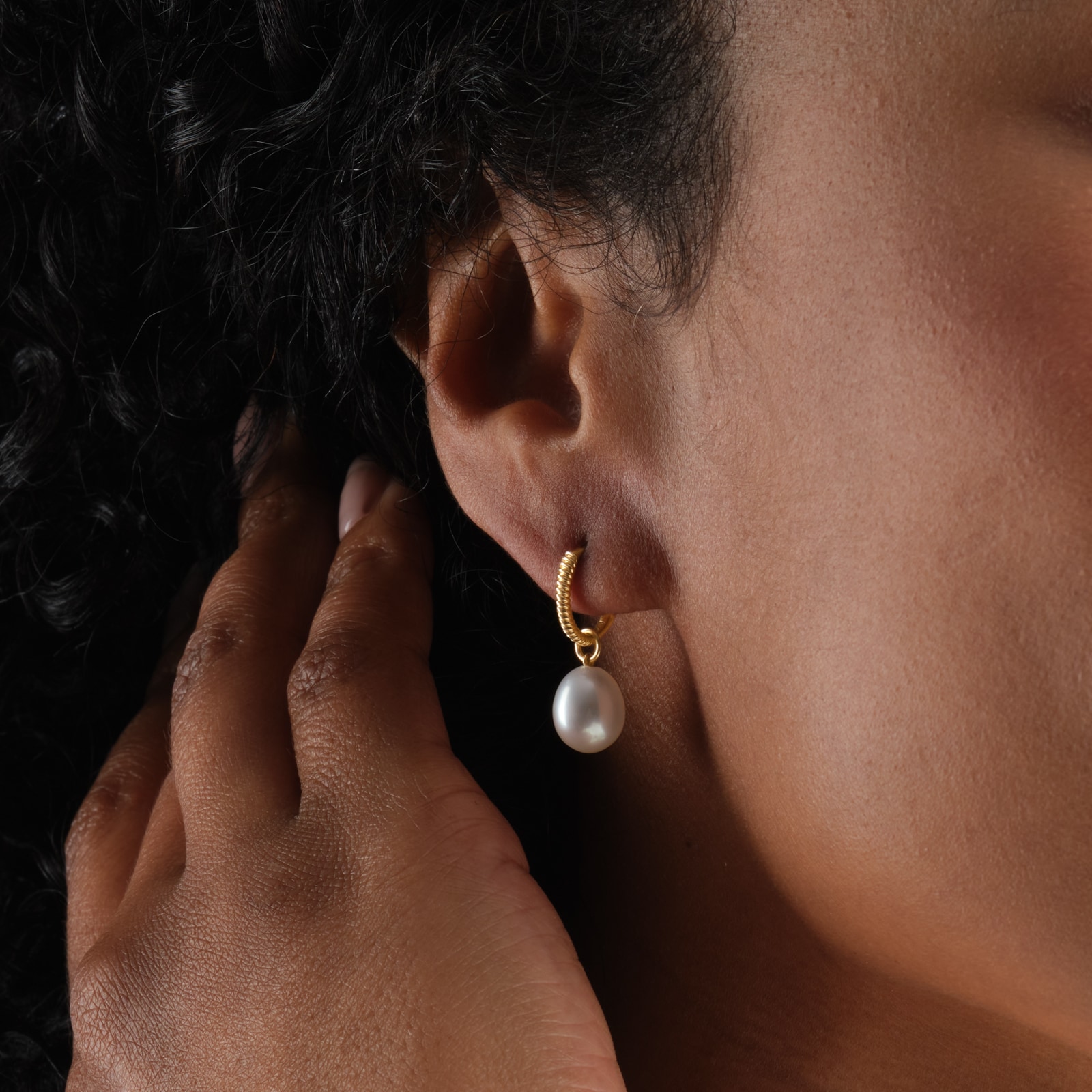 Goldsmiths 9ct Yellow Gold Detatchable 8mm Oval Freshwater Pearl Hoop Earrings Goldsmiths 9ct Yellow Gold Detatchable 8mm Oval Freshwater Pearl Hoop Earrings